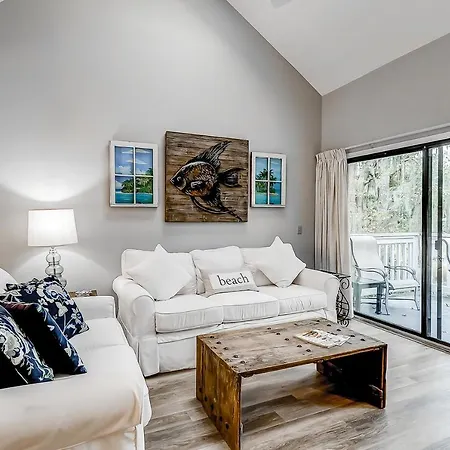 Colonnade Club 158 Apartment